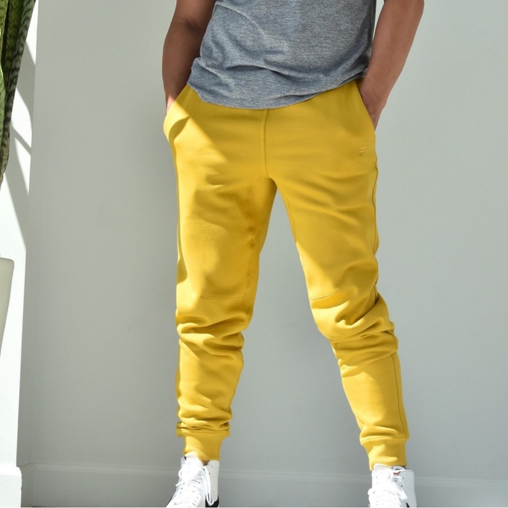 Fabletics NWT The Postgame Jogger Size L Mustard